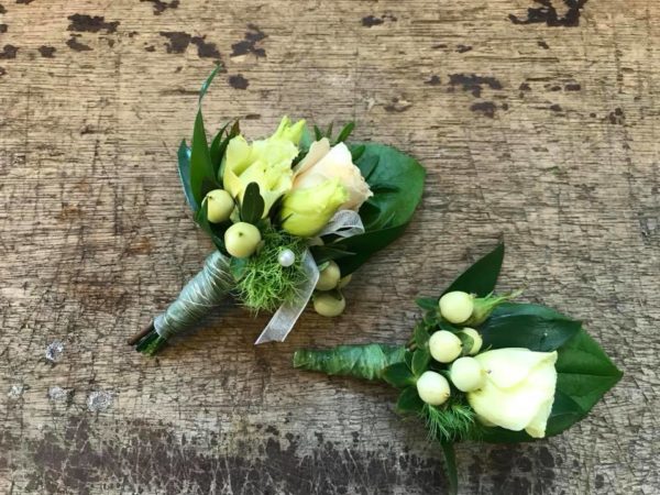 Anstecker für die Hochzeit