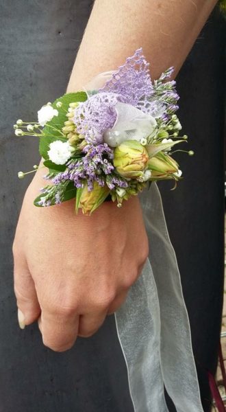 Anstecker für die Hochzeit